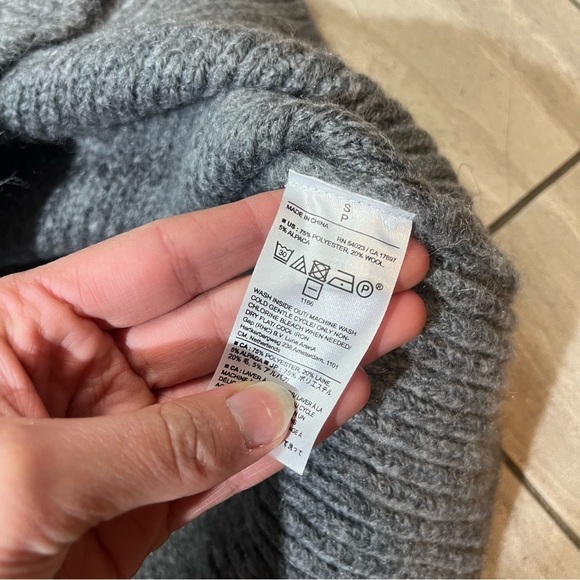 Banana Republic Womens Grey Wool/Alpaca Blend Grey Turtleneck Size Small - Picture 5 of 5